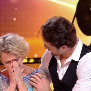 Un moment de grande émotion pour la maman de Valentine et Nicolas Sled qui s'est tout de même dit "soulagée" de cette élimination.

"Danse avec les stars 2025", Capture d'écran, TF1.