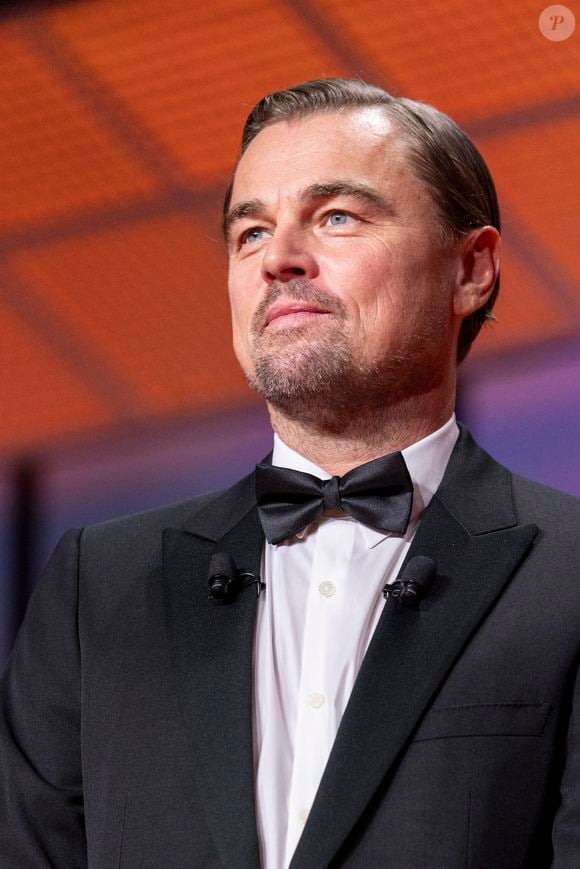 À la fin du repas, je vois le serveur qui revient vers moi. Il pleurait, il avait des larmes dans les yeux. Il avait eu un pourboire de DiCaprio. Et je l'ai vu de mes yeux vus, de 50 000 euros", a-t-il affirmé. 

Leonardo DiCaprio - Les célébrités lors de la cérémonie d'ouverture du 78ème Festival International du Film de Cannes, le 13 mai 2025. Photo par Borde / Jacovides  / Moreau / Bestimage