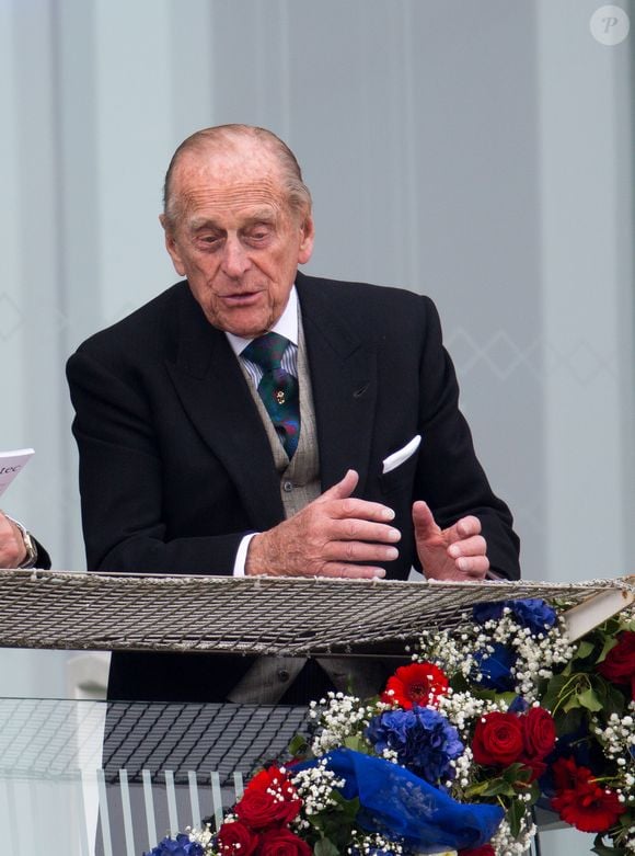 Le prince Philip, Duc d'Edimbourg - La reine Elisabeth II d'Angleterre assiste au Derby d'Epsom 2016, course hippique à Epsom le 4 juin 2016. 
Crédit : Agence / Bestimage