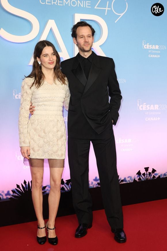 Tous deux passés par la Comédie-Française, ils poursuivent chacun une carrière remarquée au cinéma et au théâtre.

Rebecca Marder et Benjamin Lavernhe (habillé en Givenchy) - Photocall de la 49ème édition de la cérémonie des César à l’Olympia à Paris le 23 février 2024 © Dominique Jacovides / Olivier Borde / Bestimage