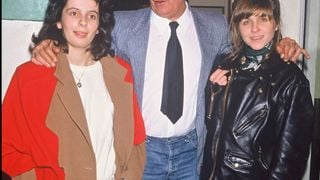 "On a attendu très longtemps..." : Anne Bécaud, la fille de Gilbert Bécaud, a perdu la vie à 53 ans... Sa sœur Emily est restée confiante jusqu'au bout