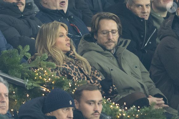 Ophélie Meunier et son mari Mathieu Vergne - Célébrités dans les tribunes lors du match de Ligue des Champions entre le Paris Saint Germain contre Tottenham Hotspur Football Club (5-3) au Parc des Princes à Paris le 26 novembre 2025. © Cyril Moreau/Bestimage