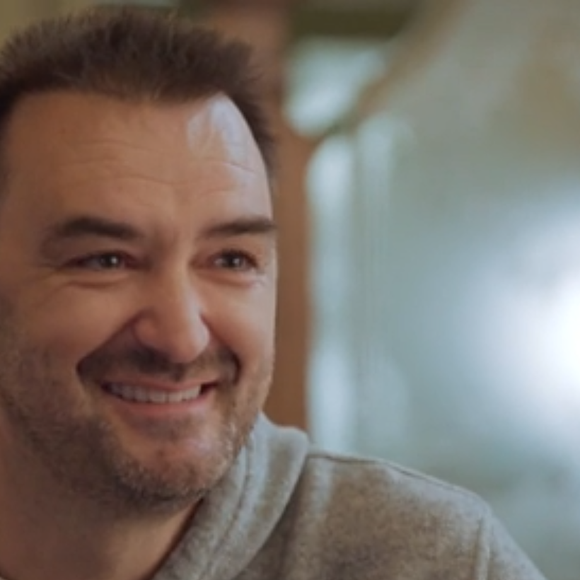 Cyril Lignac ému dans Rendez-vous en terre inconnue, capture d'écran France Télévisions