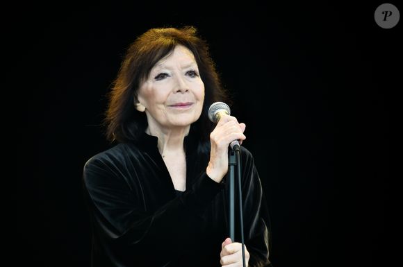 Elle passait ses journées à écouter la radio et à chanter, comme un retour sur sa vie.

Juliette Gréco en concert lors de la Fête de l'Humanité 2015 à Paris, le 13 septembre 2015. Photo par LIONEL URMAN  / BESTIMAGE