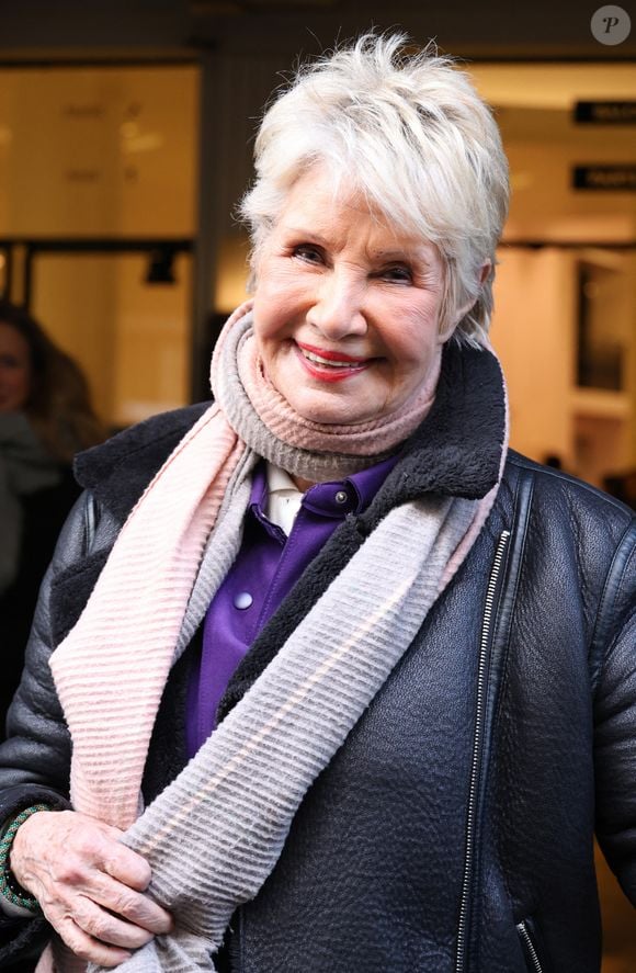 A 82 ans, la speakerine continue de travailler !

Danièle Gilbert - Les célébrités arrivent au défilé Stéphane Rolland à la Salle Pleyel, "Collection Haute Couture Printemps/Eté 2025" lors de la Fashion Week de Paris (PFW), le 28 janvier 2025. 
© Denis Guignebourg / Bestimage