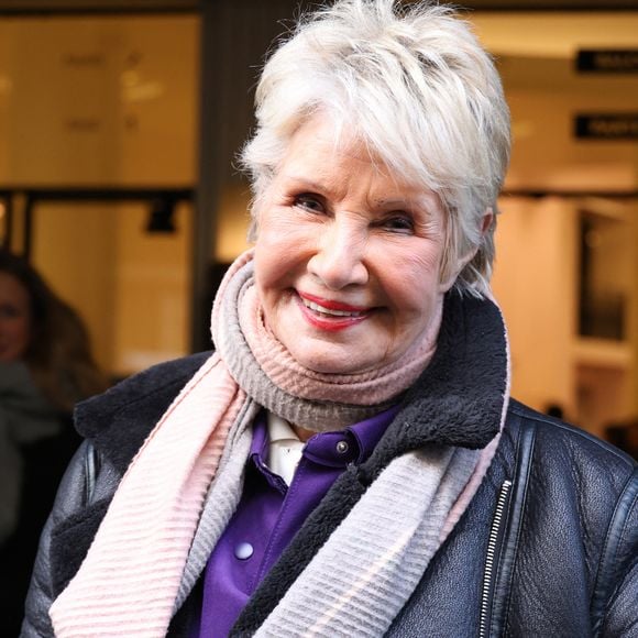 A 82 ans, la speakerine continue de travailler !

Danièle Gilbert - Les célébrités arrivent au défilé Stéphane Rolland à la Salle Pleyel, "Collection Haute Couture Printemps/Eté 2025" lors de la Fashion Week de Paris (PFW), le 28 janvier 2025. 
© Denis Guignebourg / Bestimage