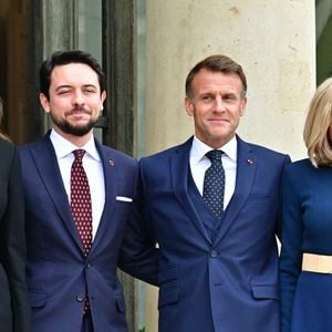 Sous les sourires et les poignées de main, un message fort : celui d’une coopération renouvelée entre Paris et Amman.

Le président français Emmanuel Macron et Brigitte Macron, Hussein ben Abdallah, et sa femme la princesse Rajwa Al Hussein à l'Elysée, le 8 octobre 2025. 

© Christian Liewig / Bestimage