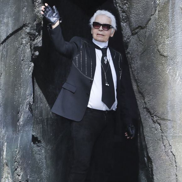 Karl Lagerfeld - Défilé de mode "Chanel" prêt à porter Printemps été 2018 au Grand Palais à Paris le 3 octobre 2017 . Fashion PPS / Bestimage