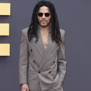Il a apporté ses propres créations dans la maison

Lenny Kravitz assiste à la première européenne du film « Blink Twice » au cinéma Odeon Luxe, à Leicester Square, à Londres, au Royaume-Uni, le 19 août 2024. Photo : Andrew Sims/The Times/News Licensing/ABACAPRESS.COM