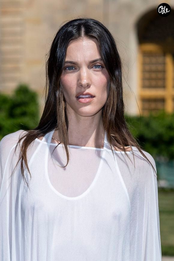 Charlotte Cardin- VIP au défilé de mode Jacquemus dans les jardins de l’Orangerie à Versailles le 29 juin 2025. 

© Olivier Borde/Bestimage