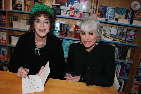 Anny Duperey, Évelyne Dress - A.Duperey dédicace son livre "Respire, c'est de l'iode !" à la librairie La 25e Heure à Paris le 9 avril 2025. © Philippe Baldini / Bestimage