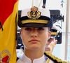 En effet, depuis janvier 2025, la princesse Leonor vit à bord du Juan Sebastián de Elcano...
La princesse Leonor à bord du Juan Sebastian Elcano lors d'une étape à Montevideo (Uruguay), le 7 mars 2025.