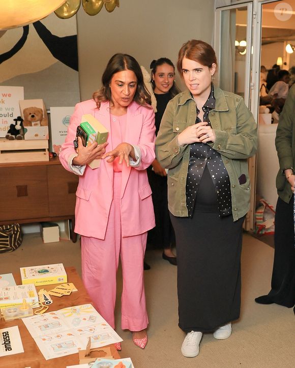 L'événement a permis de voir le ventre rond d'Eugenie d'York

Eugenie d'York s'est rendue à Soho pour un événement de shopping et de soins pour bébés et enfants, organisé à l'occasion de la journée de la presse de Fuse Communications. 7 mai 2026. © Backgrid UK/ Bestimage