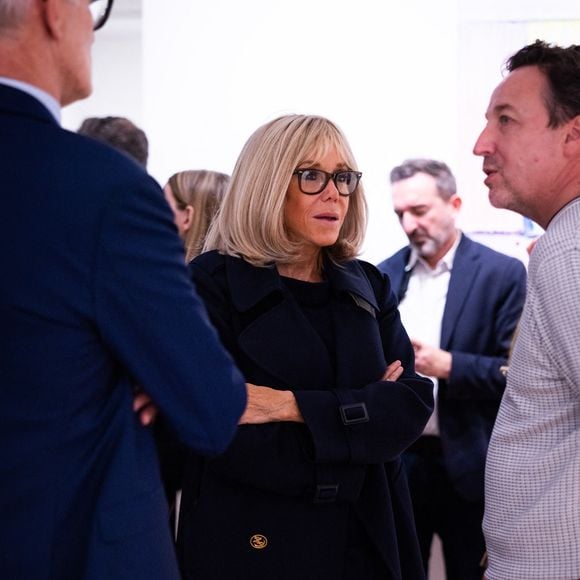 Exclusif - Brigitte Macron lors de l'inauguration du salon Art Basel Paris au Grand Palais le 22 octobre 2025.

© Julien Sarkissian / Bestimage