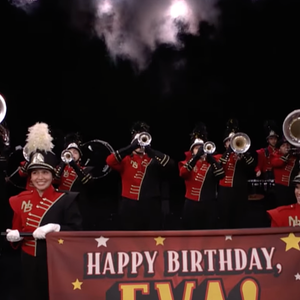 L'actrice fêtait son 52e anniversaire et a eu une jolie surprise de la part d'une fanfare pour l'occasion.

Capture d'écran de "The Tonight Show" avec Eva Mendes et Ryan Gosling le jeudi 5 mars 2026