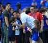 Le 18 septembre 2026, elle s’est produite sur un stade à Los Angeles devant les joueurs et le public.

Le gardien de but français Hugo Lloris avec ses filles Giuliana (à gauche) et Anna-Rose à l'issue du match des huitièmes de finale disputé au Stade de Lyon, en France, le dimanche 26 juin 2016.  Photo de Nick Potts/PA/ABACAPRESS.COM