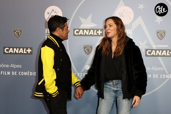 Jamel Debbouze et sa femme Mélissa Theuriau - Tapis rouge lors du 29ème Festival International du Film de Comédie de l'Alpe d'Huez le 21 Janvier 2026. © Dominique Jacovides/Bestimage | 00739855