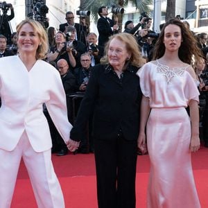 Judith Godreche, Annie Ernaux et Tess Barthelemy sur le tapis rouge d'El Ser Querido lors du 79ème Festival de Cannes à Cannes, France, le 16 mai 2026. Photo par Laurent Zabulon/ABACAPRESS.COM
