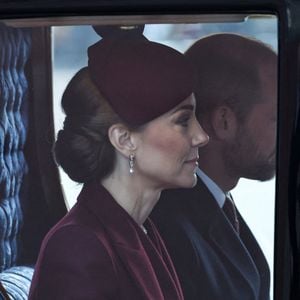 Pour l'occasion, l'épouse du prince William s'est vêtue de bordeaux, joli clin d'oeil à la couleur du drapeau qatari. 

Le prince et la princesse de Galles arrivent au palais de Buckingham, à Londres, lors de la visite d'État au Royaume-Uni de l'émir du Qatar et de la première de ses trois épouses. Londres, Royaume-Uni, mardi 3 décembre 2024. Photo by Chris Jackson/PA Wire/ABACAPRESS.COM