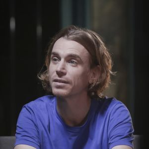 Le chanteur revient avec un cinquième album studio, Famille

Exclusif - Ben Mazué, Bernard Montiel - Enregistrement de l'émission "Olympiascope", présentée par B.Montiel, et diffusée le 21 février sur Olympia TV, une chaîne du groupe Canal+ et en replay sur myCANAL, à Paris, France, le 5 janvier 2023. © Jack Tribeca/Bestimage