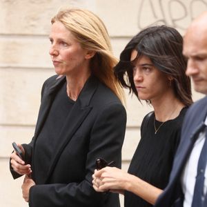 Sandrine Kiberlain et sa fille Suzanne Lindon - Arrivées des célébrités aux obsèques de Jane Birkin en l'église Saint-Roch à Paris. Le 24 juillet 2023
© Jacovides-KD Niko / Bestimage