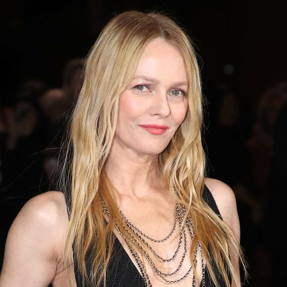 Vanessa Paradis - Célébrités au Défilé Chanel, Collections Prêt-à-porter Printemps / Eté 2026, dans le cadre de la Fashion Week de Paris. Au Grand Palais à Paris, France, le 06 Octobre 2025. 

© Bertrand Rindoff / Bestimage