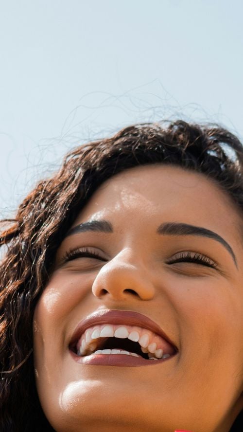 Comment blanchir ses dents à la maison ? Un spécialiste répond enfin