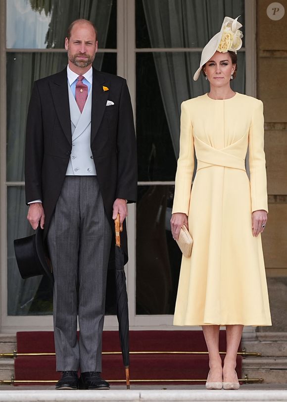 Un travail que le couple ne pouvait que féliciter ! Même si elle est tapie dans l'ombre, Kate reste bel et bien là malgré tout
Le prince William, prince de Galles, et Catherine (Kate) Middleton, princesse de Galles, lors de la Royal Garden Party de Buckingham Palace à Londres, le 20 mai 2025. Aaron Chown/WPA-Pool / Julien Burton via Bestimage