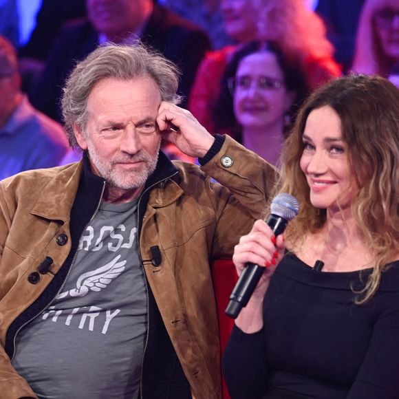 L'artiste sera également bien entouré par Marine Delterme et Stéphane Freiss, ses partenaires de jeu au théâtre.

Exclusif - Stephane Freiss et Marine Delterme lors de l'enregistrement de l'émission "Vivement dimanche" au studio Rive Gauche, présentée par M.Drucker avec une diffusion sur France 3 le 15 mars 2026, à Paris, France, le 4 mars 2026. © Guillaume Gaffiot/Bestimage