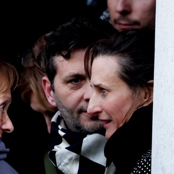 Une nouvelle épreuve difficile pour l'actrice.

Camille Cottin aux obsèques de sa belle-mère Juliette Cottin en présence de Camille Chamoux au funérarium du Père Lachaise, à Paris, le 26 avril 2025.

Photo : Jacovides-Moreau / Bestimage