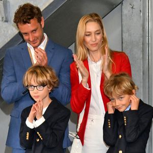 Pierre Casiraghi et son épouse Beatrice Borromeo n’auraient manqué ce rendez-vous pour rien au monde.

Jacky Ickx a ouvert la Cavallino Classic Monaco Ferrari Parade au volant de la mythique Ferrari, durant le dernier jour du Grand Prix de Monaco Historique, où il était encouragé par sa femme Khadja Nin accompagné par Pierre Casiraghi, son épouse Béatrice Borroméo et leurs enfants Stefano et Francisco. © Bruno Bebert / Bestimage
