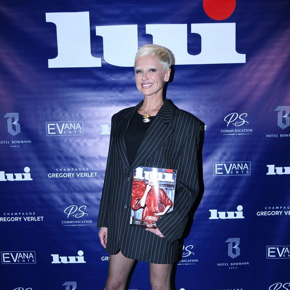 Elle considère le fait de vieillir comme une chance et non une contrainte.

Adriana Karembeu lors de la soirée de lancement du magazine Lui à l'hôtel Bowmann à Paris le 9 mars 2026

© Rachid Bellak / Bestimage