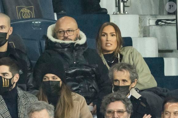 Vitaa  et son mari Hicham Bendaoud, Nikola Karabatic et sa compagne Geraldine Pillet , Alain Prost - People lors de la huitième de finale aller de la Ligue des champions entre le PSG et le Real Madrid au Parc des Princes à Paris le 15 février 2022. © Cyril Moreau/Bestimage