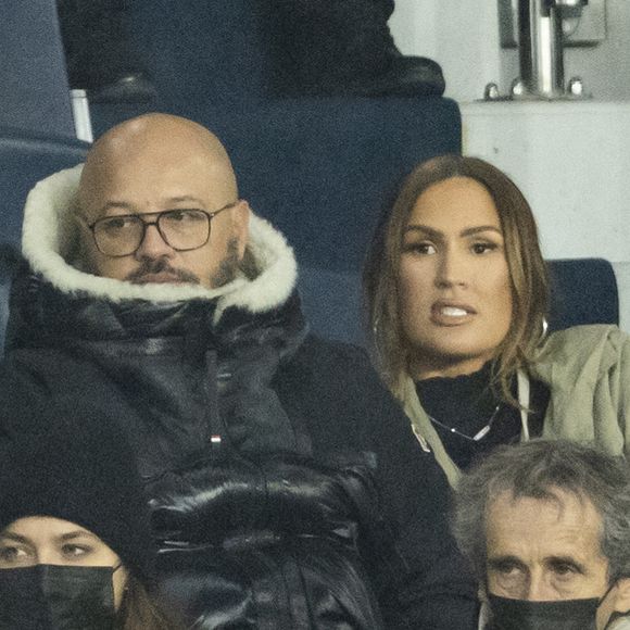 Vitaa  et son mari Hicham Bendaoud, Nikola Karabatic et sa compagne Geraldine Pillet , Alain Prost - People lors de la huitième de finale aller de la Ligue des champions entre le PSG et le Real Madrid au Parc des Princes à Paris le 15 février 2022. © Cyril Moreau/Bestimage