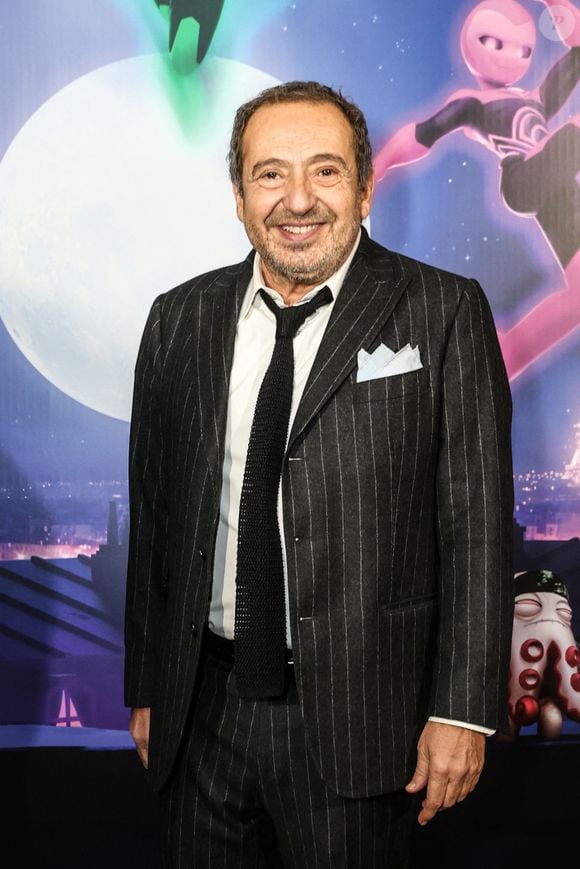 Patrick Timsit - Photocall de la soirée du 6ème Gala caritatif de l'Institut Rafaël  et de la Zag Foundation, dédié à l'accompagnement des enfants en santé intégrative au Pavillon Gabriel à Paris le 12 novembre 2024. © Erez Lichtfeld/Bestimage