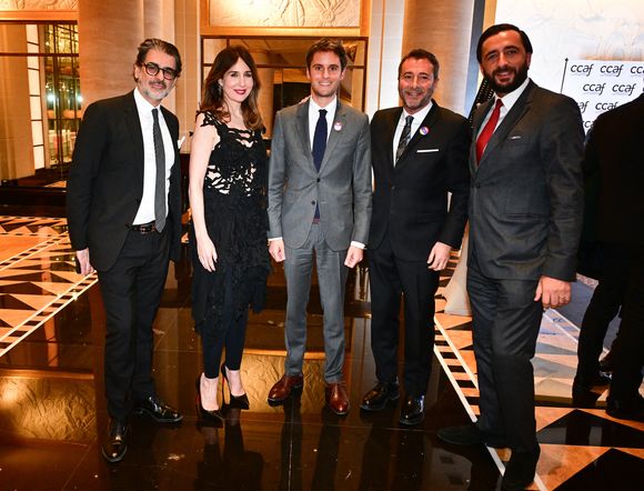Guest, Elsa Zylberstein, Gabriel Attal, Bernard Montiel, guest au dîner annuel du CCAF (Conseil de coordination des associations arméniennes de France) à l'hôtel du collectionneur à Paris le 11 mars 2025
Comme chaque année, la onzième édition du désormais fameux dîner du CCAF a fait salle comble. 450 personnes se sont retrouvées dans les salons de l'hôtel du collectionneur, à Paris. Lors du cocktail, plusieurs personnalités politiques ont eu l'occasion de s'entretenir avec les invités.
Comme de coutume, un certain nombre de figures intellectuelles étaient également au dîner.
C'est Nelson Monfort qui a présenté la soirée en rappelant que la soirée est l'occasion de nous retrouver et de réaffirmer les liens profonds qui unissent la France et l'Arménie, liens tissés par l'histoire, la culture et des valeurs communes.
Cette soirée incarne à la fois un hommage solennel et un appel à l'action. Hommage envers celles et ceux qui oeuvrent sans relâche pour la cause arménienne; mais appel à la communauté internationale pour qu'elle s'engage résolument pour la justice et la paix.

© Christian Liewig / Bestimage