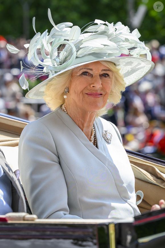 17 juin 2025 : La reine Camilla lors de la première journée de Royal Ascot à l'hippodrome d'Ascot. Crédit photo : Zuma Press / Bestimage