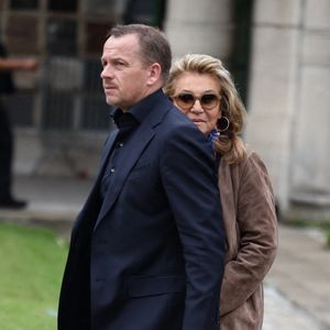 Sheila arrive à la cérémonie d'enterrement de la chanteuse française Françoise Hardy au crématorium du Père Lachaise à Paris, France, le 20 juin 2024.  Photo par Raphael Lafargue/ABACAPRESS.COM