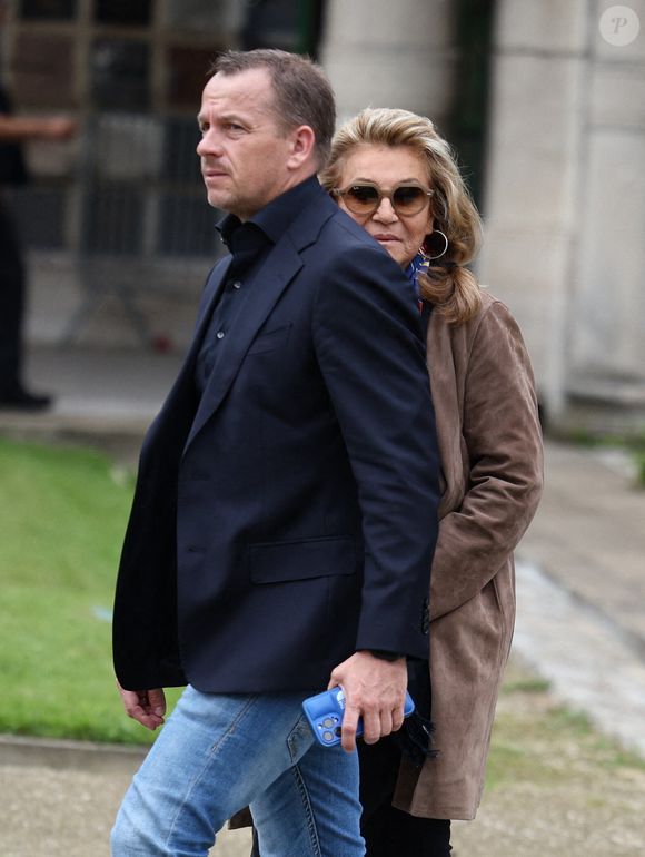 Sheila arrive à la cérémonie d'enterrement de la chanteuse française Françoise Hardy au crématorium du Père Lachaise à Paris, France, le 20 juin 2024.  Photo par Raphael Lafargue/ABACAPRESS.COM