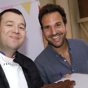 Christophe Michalak et le Chef Guillaume Gomez - Sortie du Livre de Christophe Michalak "la Patisserie en Famille" à Paris le 9 octobre 2019. 

© Cédric Perrin/Bestimage