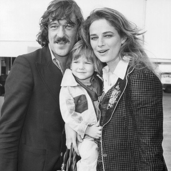 Charlotte Rampling avec son mari Bryan Southcombe et son fils Barnaby, en 1975. Photo par JRC /The Hollywood Archive/LFI/Photoshot/ABACAPRESS.COM