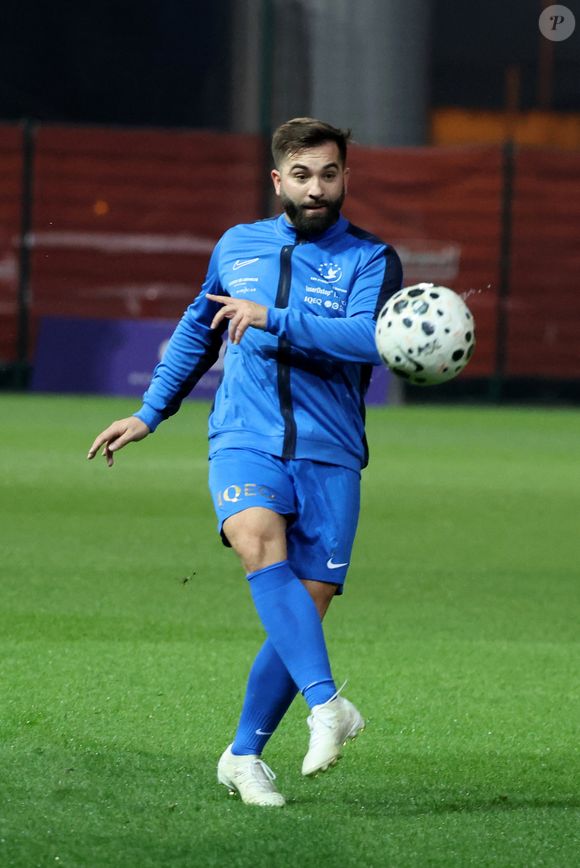 Kendji Girac durant la première édition du " match des légendes " opposant l'équipe des Légendes, les anciens de Cannes, à l'équipe des Etoiles avec pour capitaine Didier Deschamps, au stade Pierre de Coubertin à Cannes, le 30 octobre 2025. © Dominique Jacovides / Bruno Bebert / Bestimage