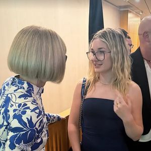 La soeur de Jaden Gil a également pu échanger quelques mots avec Anna Wintour, qui après près de quarante ans à la tête de l'édition américaine du magazine "Vogue" a officialisé son départ cet été...