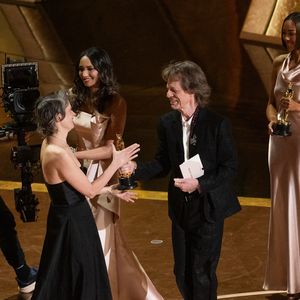 Un couple a été sacré de l'Oscar de la meilleure chanson original, "El Mal" dans "Emilia Perez"

Jacques Audiard, Camille et Clément Ducol lors de la cérémonie des Oscars à Los Angeles le 2 mars 2025
(Credit Image: AMPAS/ZUMA Press Wire)