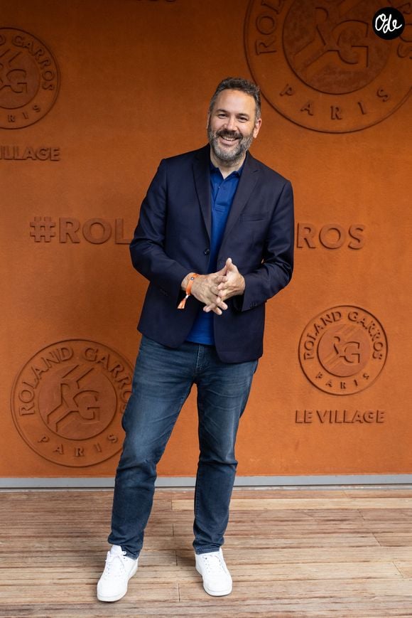 Bruce Toussaint au village lors des Internationaux de France de tennis de Roland-Garros 2026. Paris, le 2 juin 2026. 
© Jacovides-Moreau / Bestimage