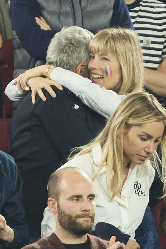 Nagui et sa femme Mélanie Page - Célébrités dans les tribunes du match du groupe D de l'Euro 2024 entre l'équipe de France face à l'Autriche (1-0) à Dusseldorf en Allemagne le 17 juin 2024. © Cyril Moreau/Bestimage
