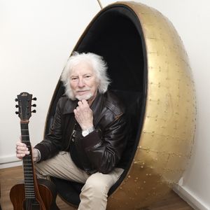Exclusif - Hugues Aufray en backstage du concert de Hugues Aufray au Le Dôme de Paris - Palais des Sports le 9 novembre 2025. 

© Jack Tribeca / Bestimage