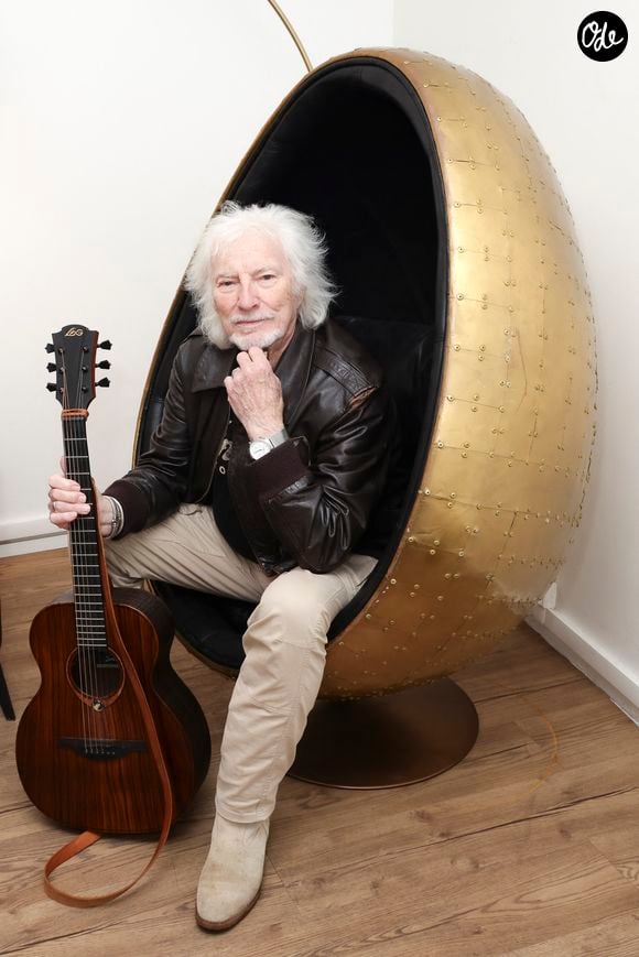 Exclusif - Hugues Aufray en backstage du concert de Hugues Aufray au Le Dôme de Paris - Palais des Sports le 9 novembre 2025. 

© Jack Tribeca / Bestimage