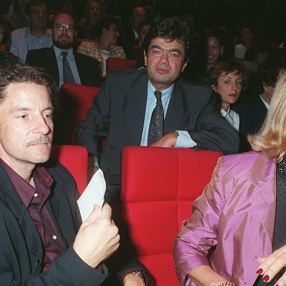 Après Manon, ils ont adopté Thiu, une petite Vietnamienne, en 2004.

Francis Cabrel et sa femme à Paris en 1998.© Bestimage