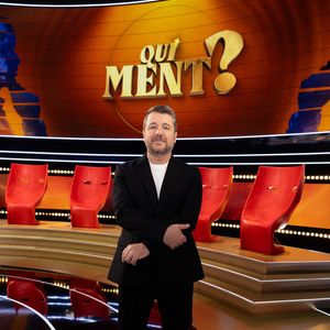 Exclusif - Bruno Guillon en backstage de l'enregistrement de l'émission "Qui Ment?" présentée par B.Guillon et diffusée le 20 août 2026 sur France 2, à Saint-Denis, Seine Daint-Denis, France, le 24 novembre 2025. © Jeremy Melloul/Bestimage